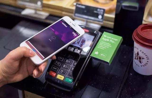 支付宝微信颤抖!苹果手机现金转账将上线:手续