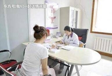 23岁女学生分泌物带血，医生说出病因，男友立刻决定和她分手！