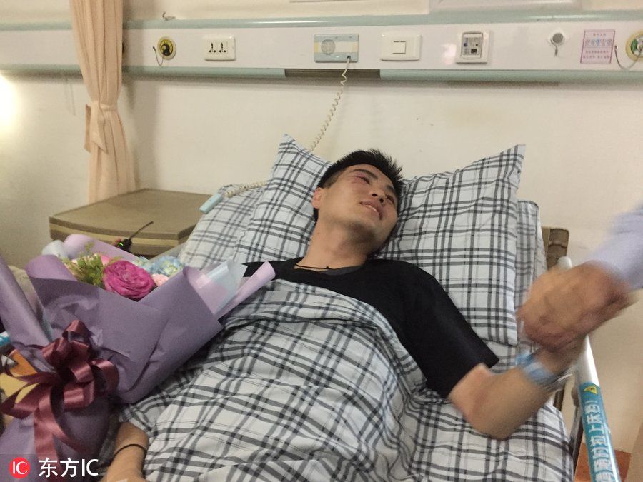 川航备降事件受伤副驾驶与女乘务员正在接受治