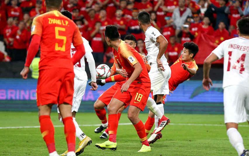 中国男足成逆转王晋级八强,豪言:击溃伊朗,剑
