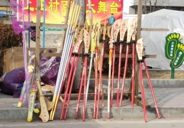 农村过年大集上逛逛，比城里好玩多啦！
