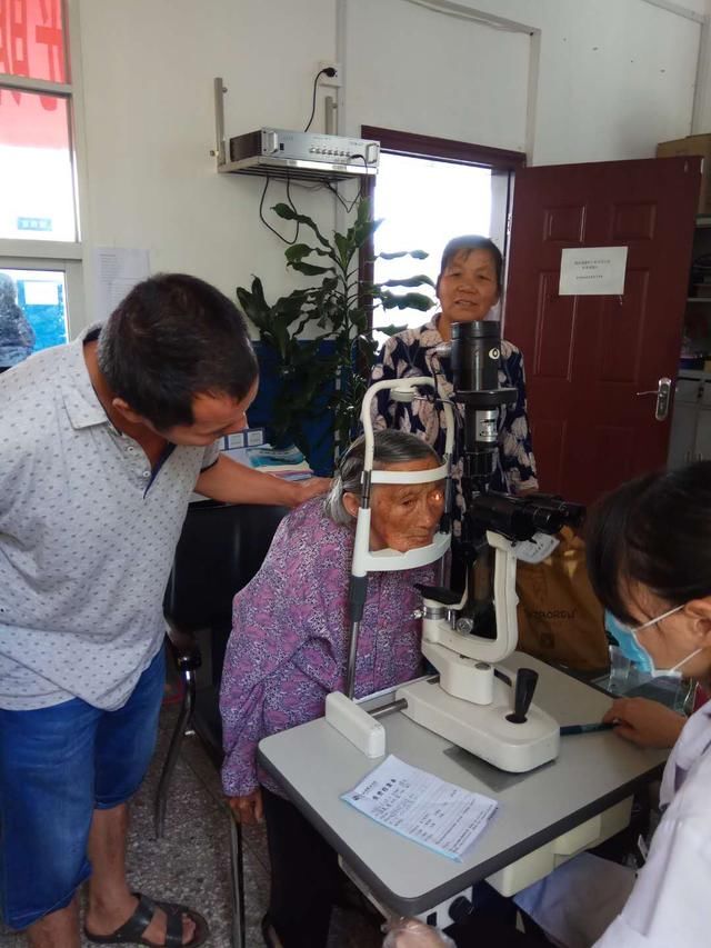 新罗区政协送光明东方行白内障复明公益活动
