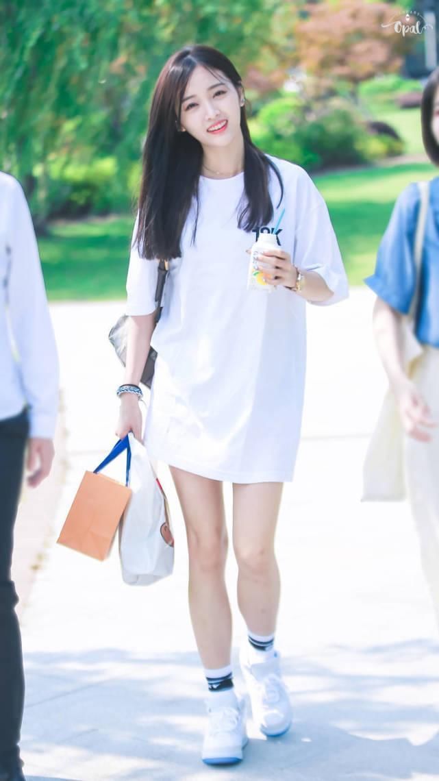 宣布收吴宣仪做徒弟,网友:为什么不选杨超越?