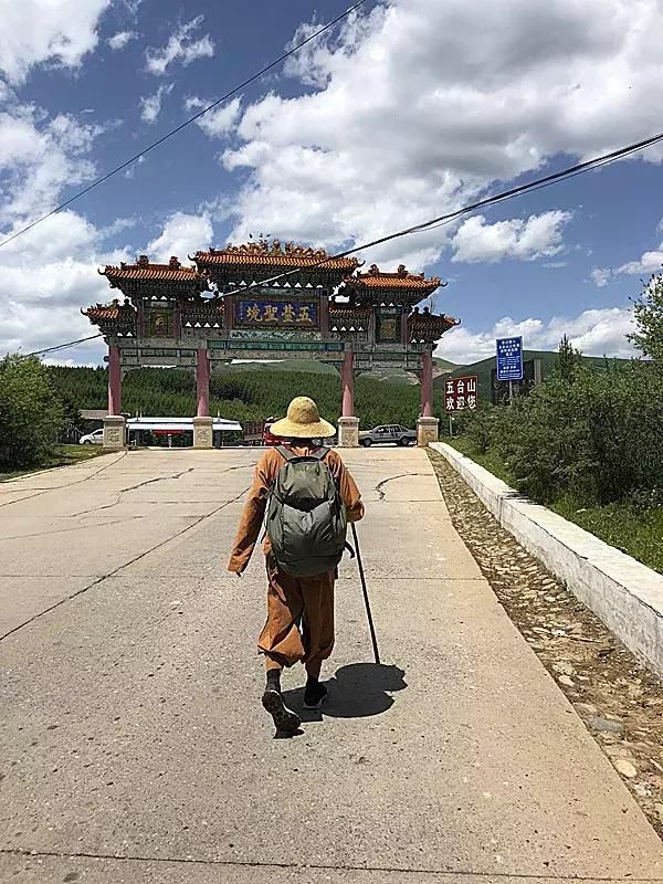 宏信法师61天行脚2700公里到达五台山