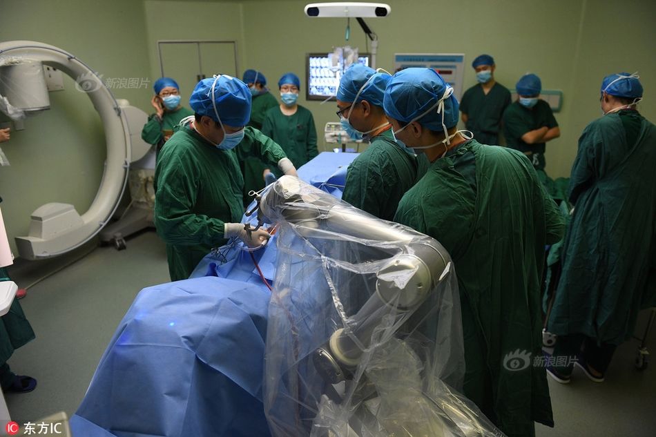 国产骨科机器人走进手术室 手术才半小时