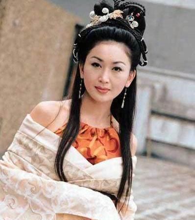 狐狸精妲己被女娲娘娘困住送回周营,姜子牙用了陆压法宝杀了她