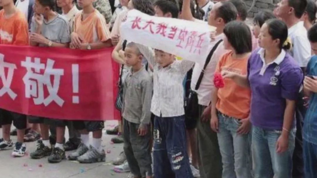 汶川地震十周年：那个幸存的姑娘，一首歌唱哭所有人