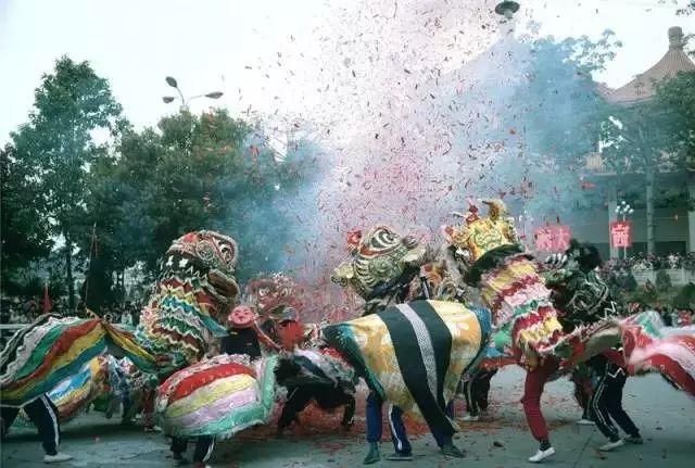 他用20万张底片，记录了80年代最真实的中国