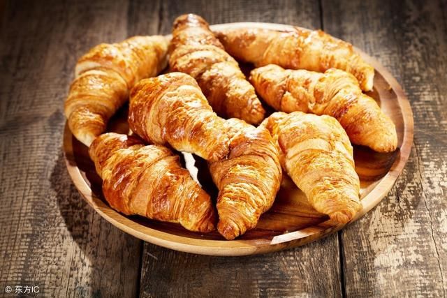 北京味多美面包房新出三款甜品蛋糕甜到飞起,还是最爱枫糖小牛角