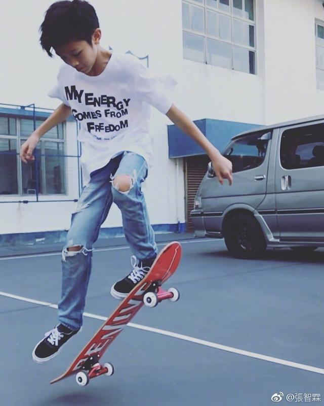 多少斤可以玩滑板 t01bfdb5127569c29b8.jpg