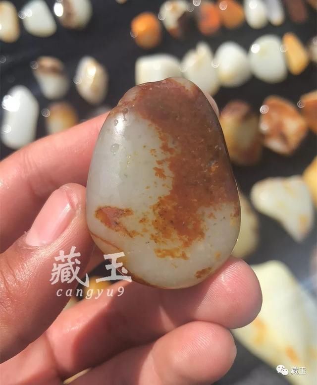 如今的籽料价格比年前涨了多少呢？我们一起来看看