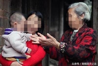 2岁多宝宝反复呕吐,婆婆说吃点感冒药就好了,