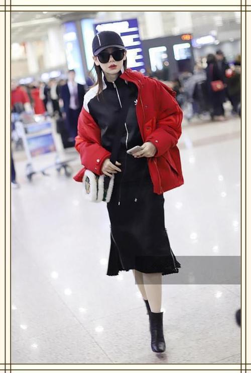 戚薇节后发福太严重!运动裙硬是穿出包臀裙效