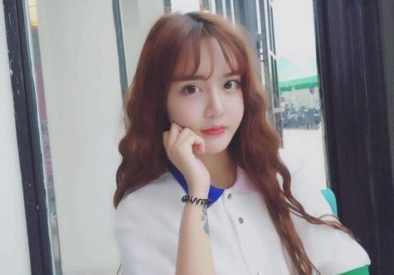 韩安冉已过生产期却没生,直播吐槽老公陪伴少