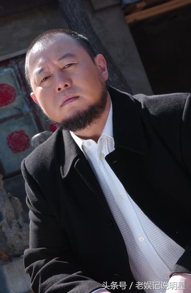 抱着妻子上花轿,著名歌星火风幸福的再婚生活-秒速推