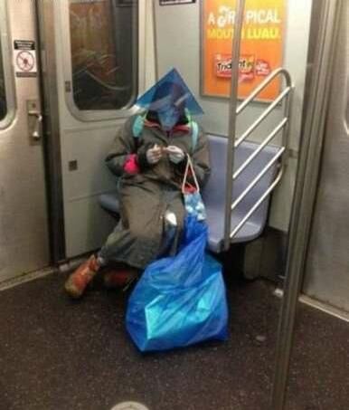 骆驼排队上地铁,地铁的乘客奇葩出新高度