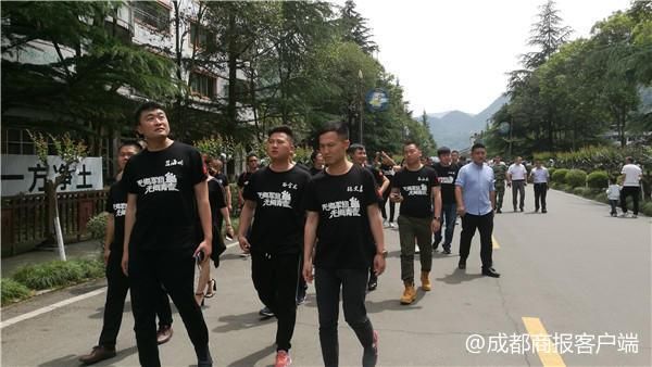 “北川老兵”十年之后重返北川祭奠