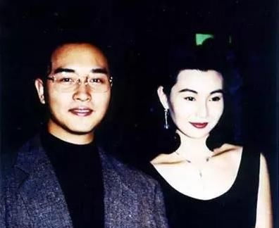 影星张曼玉穿尖胸口戏服,她斥责周星驰却被此