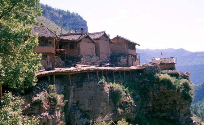 直击封印在深山里的悬浮村，居民手握长寿秘诀世代死守