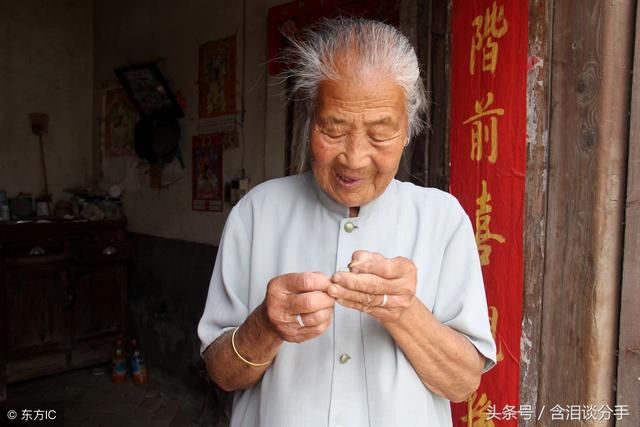 儿子娶了个瘸子，婚后她天天来家蹭饭，偶然打开橱柜，我浑身发抖