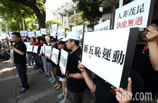 台\＂教育部长\＂仅干40天 民众:感觉过了一个世纪