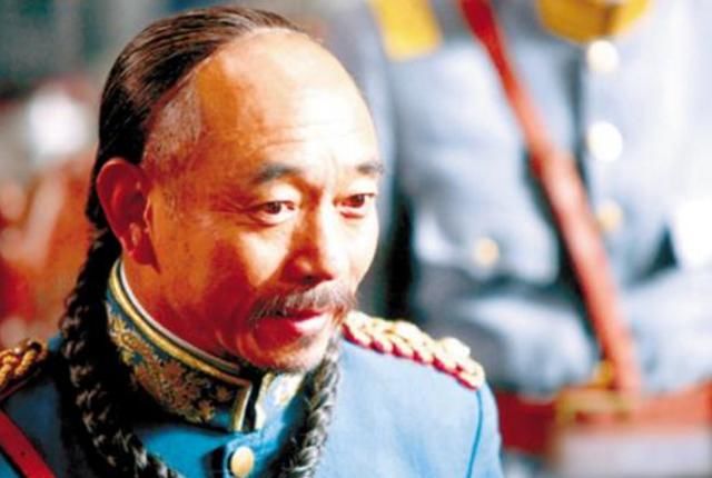男人喜新厌旧吗？这个军阀把原配当母亲供着，又娶了十房小妾