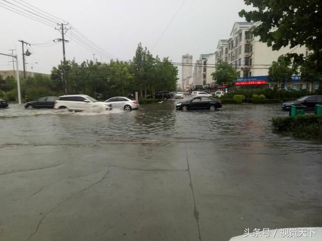 山东滨州城乡遭遇强降雨 阳信农村瞬间成河