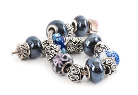 工程师辞职开网店,她设计首饰年赚500万