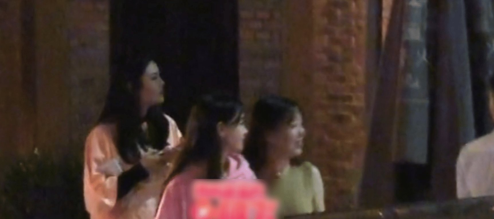 杨颖撇黄晓明带闺蜜玩转夜生活, 路边吸烟吞云吐雾化身“老烟枪” 盈丰娱乐场平台