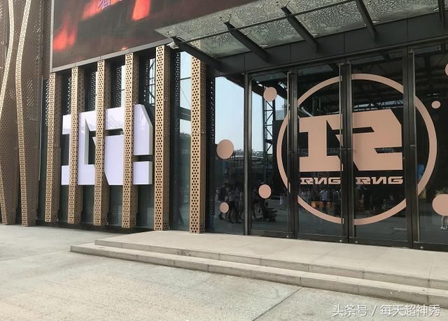 RNG幸运女神无缘RNG新主场,网友:Uzi去求情
