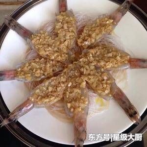 年夜饭 \＂蒜蓉开背虾\＂ 吃惯了白灼虾，来试试这个做法！抢光光