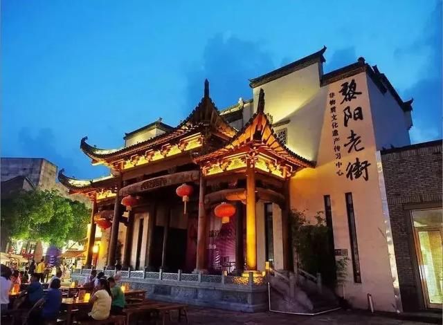 黄山市区藏着的一个隐世乌托邦小镇,还不要门票