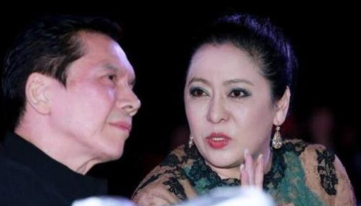 向佐郭碧婷终牵手,向太开心坏了,原来他们早就