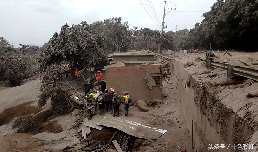 危地马拉火火山剧烈喷发 火山灰覆盖整个村庄无人生还