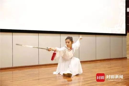 厉害了!从武林高手到成都特警“枪王”，这个漂亮妹子是咋做到的