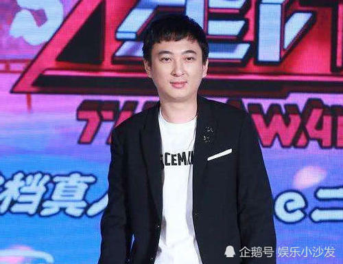 光顾着看王思聪女伴正面了,却忽略了他们身后