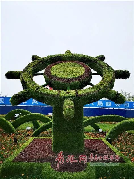 达中国的第一艘外国舰艇停靠青岛港!海军节倒