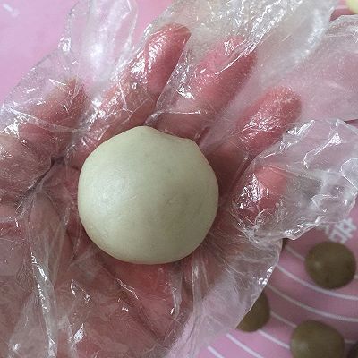 板栗馅儿冰皮月饼