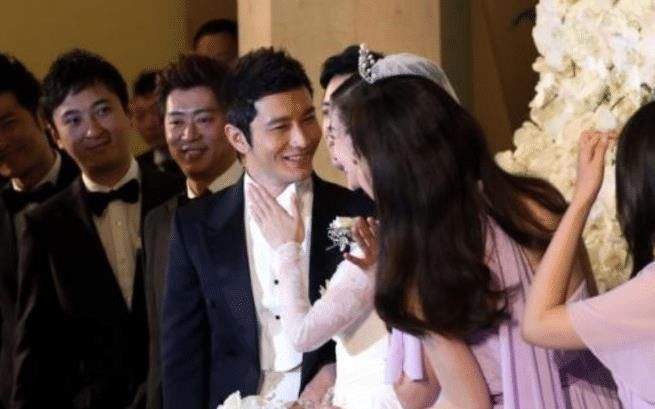 当年世纪婚礼请了半个娱乐圈，出事后无一人帮忙，网友：半个娱乐圈呢？