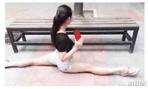 这是我见过很标准的一字马，不知道便宜了谁，哈哈哈