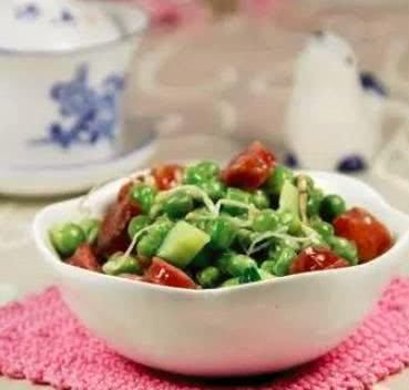 豌豆怎么炒好吃又烂 t01c3dbb8a5f726c815.jpg