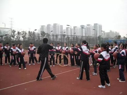 体育老师学校招聘