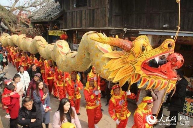 大年期间 邛崃市平乐镇“平乐中国年”喜庆热闹