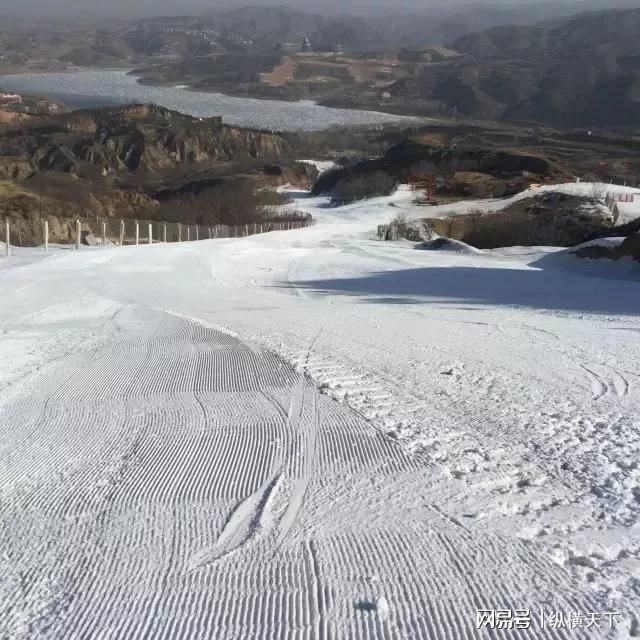 滑雪的滑的视频