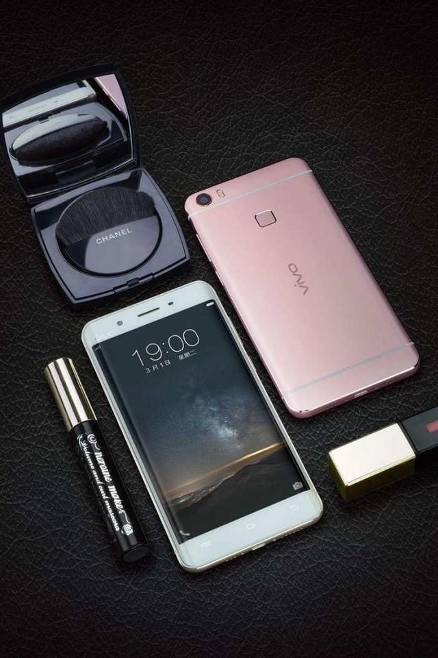 vivo被遗忘的经典:高通骁龙820+曲面屏设计,一