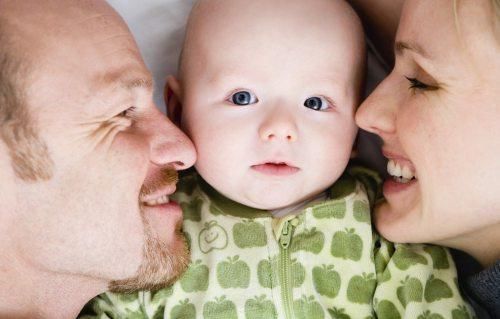 成都风湿医院蒙兴文主任:强直脊柱炎患者子女