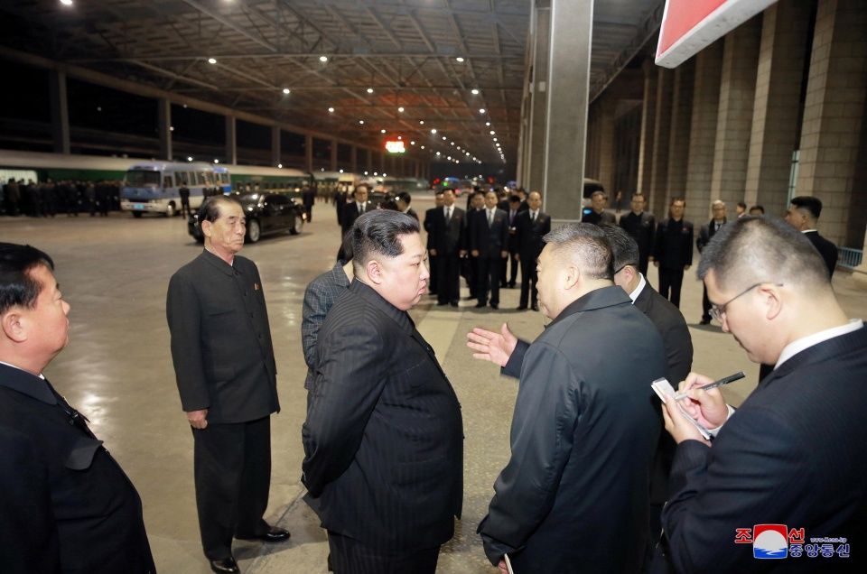 朝鲜旅游大巴事故中国遇难者和伤员回国,金正