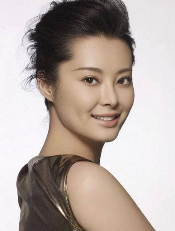 袁立礼物独居晒别墅,自称豪车高调无法比,是发文别墅效果图一图片