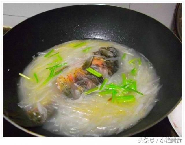 鲫鱼和它天生是一对,汤白鱼鲜没腥味,吃一次馋一辈子