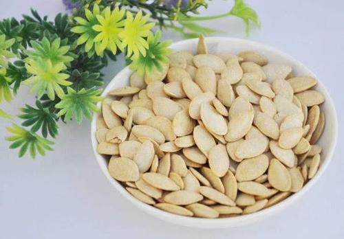 35岁老姐保养不用化妆品,只用南瓜子,皮肤却嫩